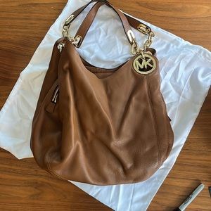 micheal kors brown leather purse!!